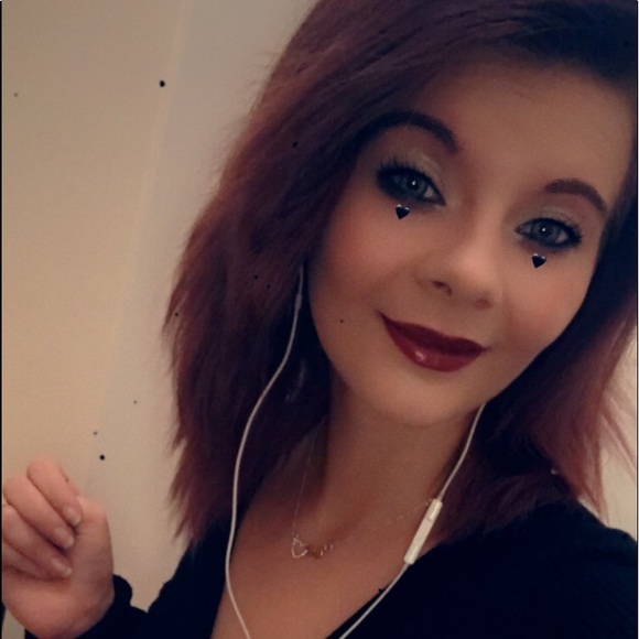 Meet your Posher, Courtney - Picture 1 of 1